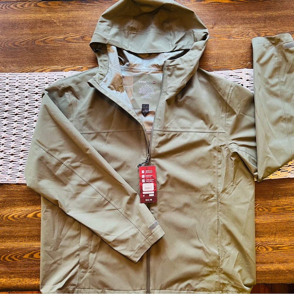 NWT! Swiss Tech Light Weight Waterproof Jacket, Olive Green, Men’s Size XL